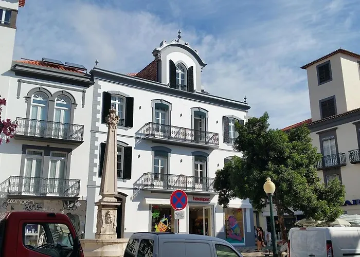 Edificio Charles 102